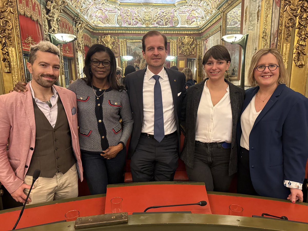GeoffroyCoomans's tweet photo. Voici les nouveaux membres MR du Conseil de police de la @zpz_polbru que j’aurai l’honneur de présider, une équipe renouvelée et motivée !

Bravo à mes collègues pour leur élection, @aline_godfrin @BonnierF @OEggermont @PitroipaSolange 👌🏻

@MRBruxelles @MRVilleBXL #police https://t.co/IamoeVToqV