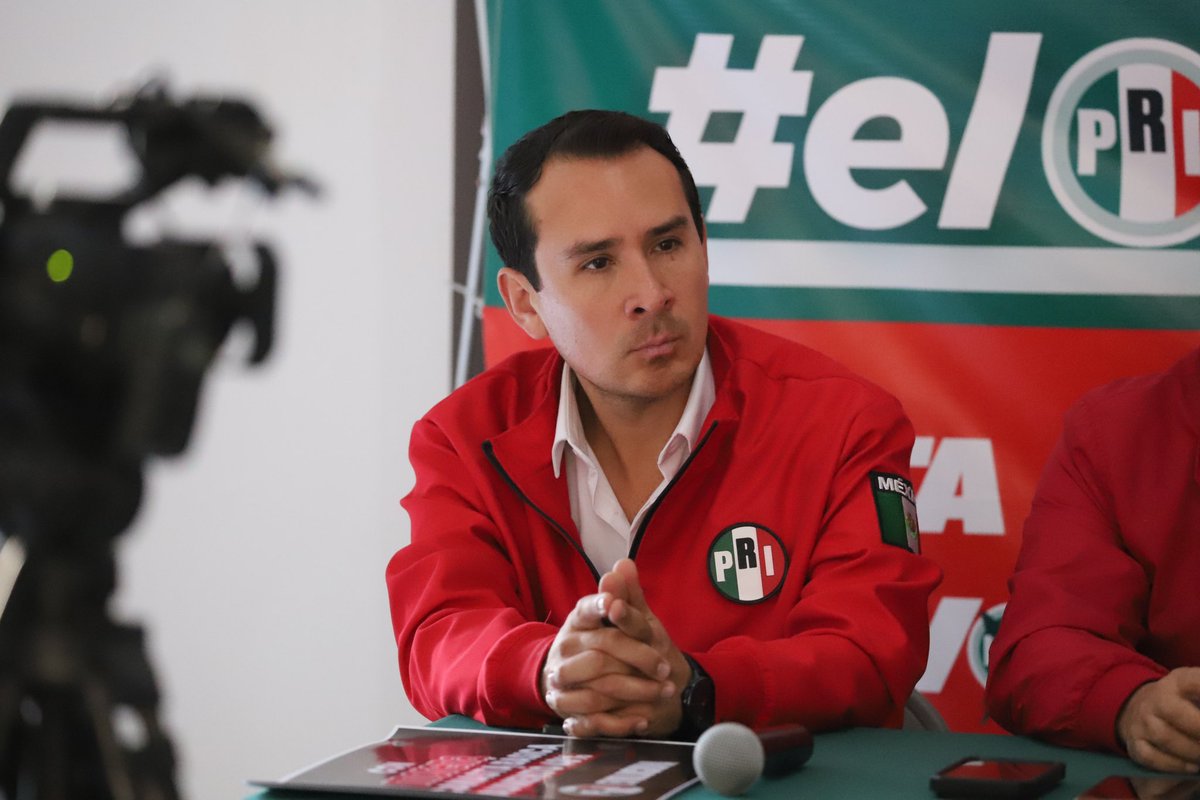 CDE PRI Guanajuato (@prigto) on Twitter photo Así lo manifestaron ante representantes de medios de comunicación en #León <a href="/DavidMercado63/">David Mercado Ruiz</a> srio gral del <a href="/PRIGTO/">CDE PRI Guanajuato</a> <a href="/EligioGonzalezF/">Eligio González</a> delegado del CEN <a href="/JuanPabloMarun/">Juan Pablo López Marún</a> e <a href="/LicHildaRamirez/">Lic. Hilda Ramirez</a> del <a href="/PRILeonOficial/">CDM PRI León</a>
#MorenaTeMintió Así lo manifestaron ante representantes de medios de comunicación en #León <a href="/DavidMercado63/">David Mercado Ruiz</a> srio gral del <a href="/PRIGTO/">CDE PRI Guanajuato</a> <a href="/EligioGonzalezF/">Eligio González</a> delegado del CEN <a href="/JuanPabloMarun/">Juan Pablo López Marún</a> e <a href="/LicHildaRamirez/">Lic. Hilda Ramirez</a> del <a href="/PRILeonOficial/">CDM PRI León</a>
#MorenaTeMintió