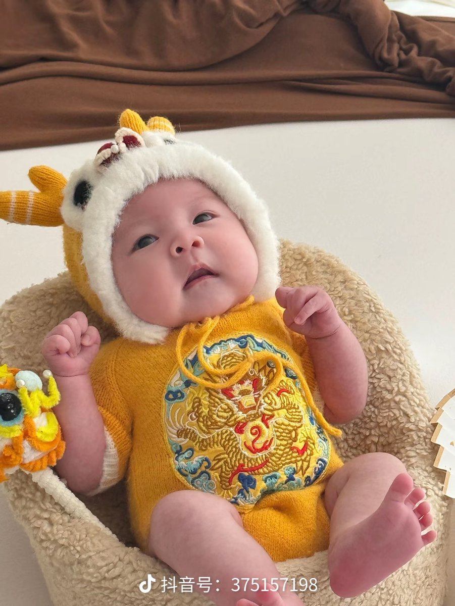YuheSZ's tweet photo. Happy #LunarNewYear to all those celebrating here in around the world. Wishing you all a pleasant holiday spent with family &amp; friends, &amp; a successful Year of the Snake. https://t.co/VoEWZwGGv7