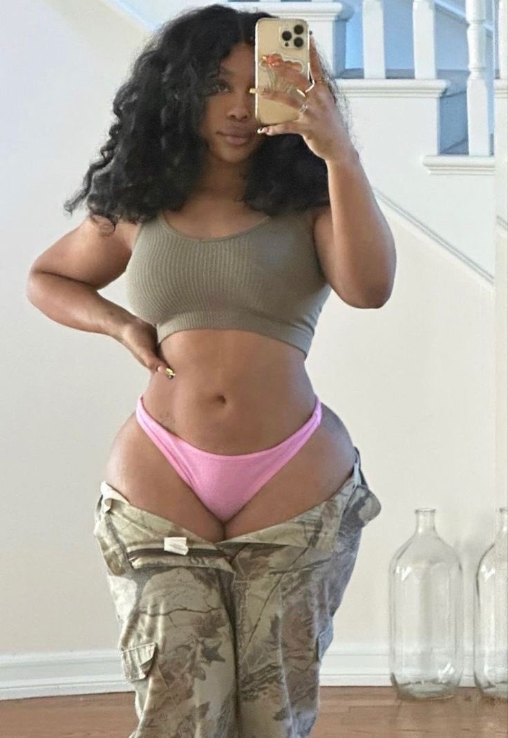 addictionbaddie's tweet image. this pic of SZA...