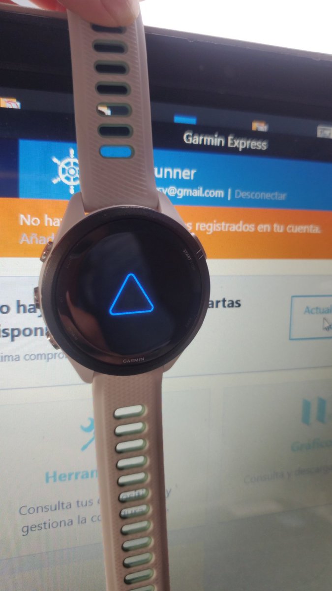 TatianAndrews's tweet photo. @GarminMexico tengo reloj nuevo (3 meses) forerunner 265s y se apagó solo muestra un triángulo azul.  No encuentro solución y en tienda me dicen que hay que esperar que es un problema de Garmin. https://t.co/wwl1IVtt9p