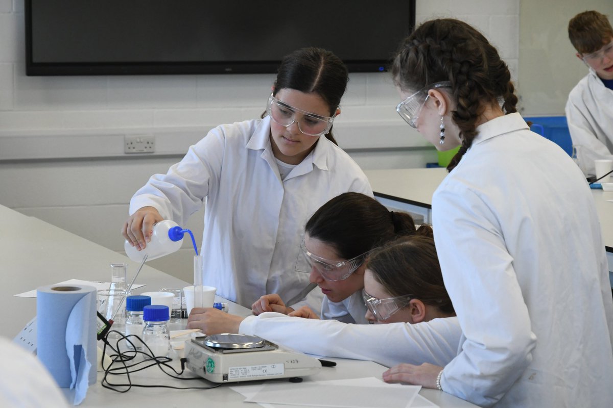 Science_SNA's tweet photo. Very proud of our students, here’s a great shot of them in action! 🧪🥼 https://t.co/NIh7Bt6hLZ