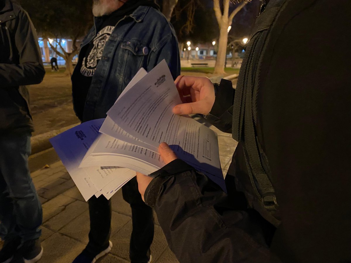 InquilinasZgz's tweet photo. Hoy hemos hecho una brigada puerta a puerta en unos bloques de pisos de la Inmobiliaria Asín, que quiere echar a algunos vecinos de sus casas. https://t.co/FvNl719emS