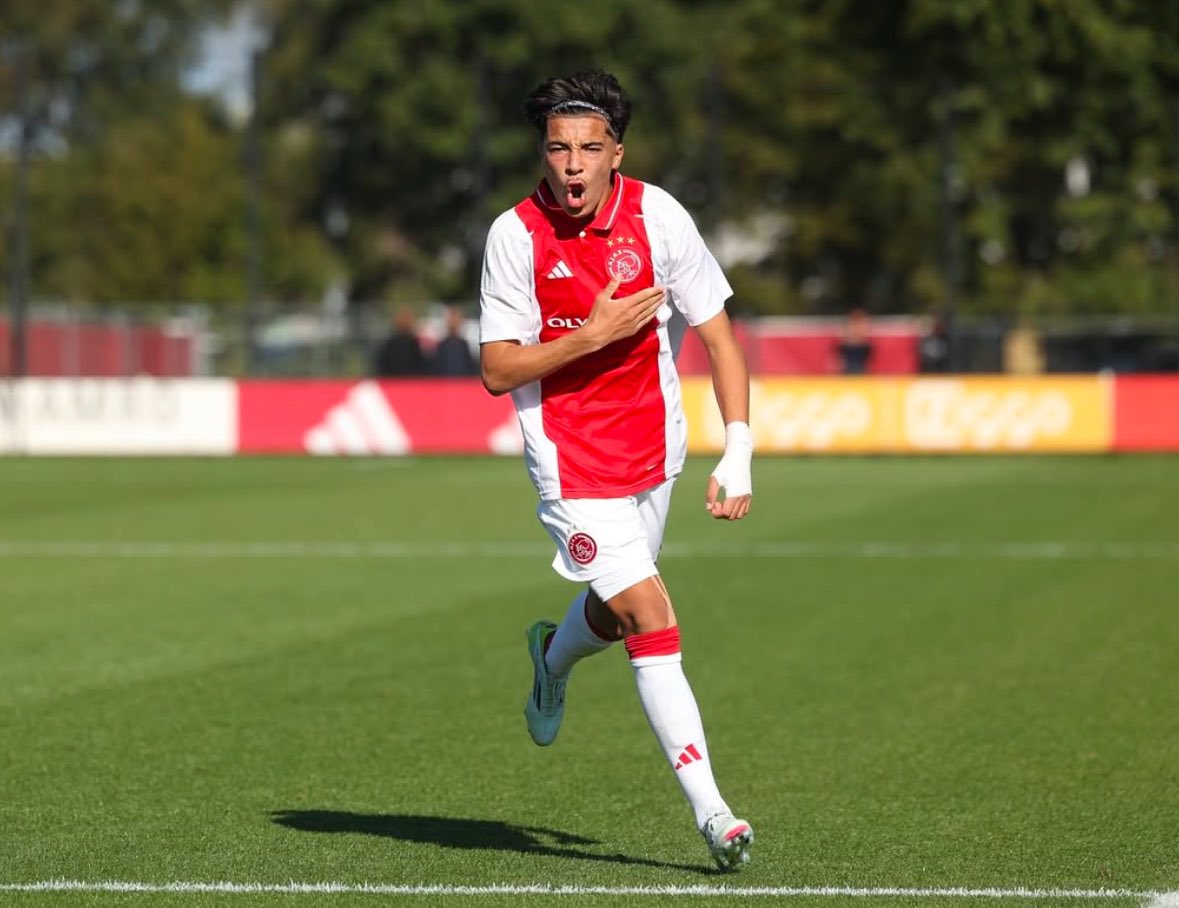 FabrizioRomano's tweet photo. 🔴⚪️ Ajax 18 year old talent Rayane Bounida expected to leave Ajax in final days of window.

Understand new contracts talks with Ajax have currently collapsed. https://t.co/un4QgY5aIY