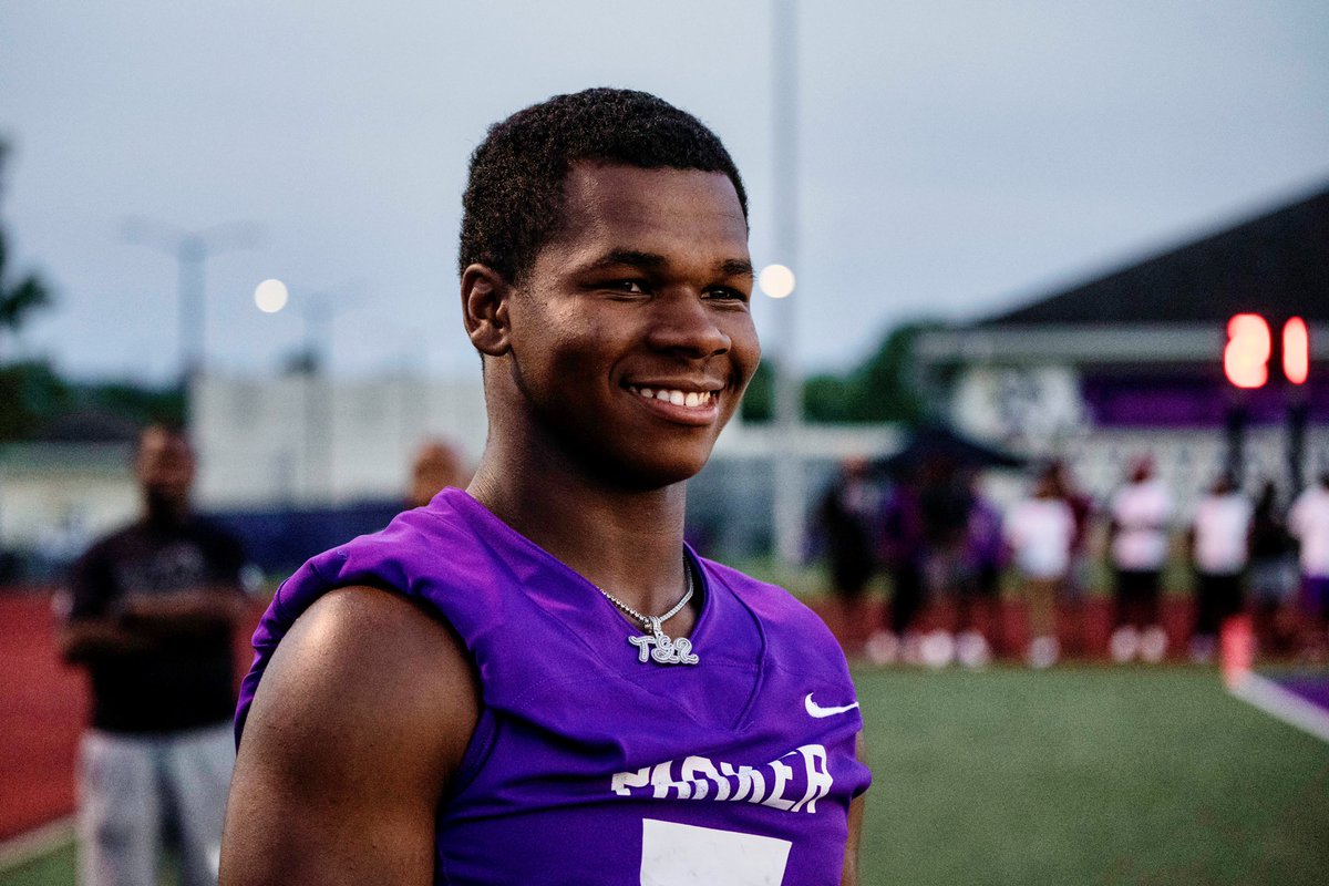 HallTechSports1's tweet photo. Congrats @TerenceGainesjr ….really put in the work &amp; made a name for yourself….I know your family proud of you…..keep writing ✍🏾 your story &amp; keep being the inspiration for your lil bro! https://t.co/KHASeM800v