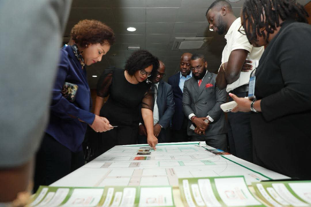 Alain-Richard DONWAHI (@ardonwahi) on Twitter photo Je me réjouis d'avoir participé, ce jour, au Thinkle Creative Talk, au Siège d'<a href="/ecobankci/">Ecobank Côte d'Ivoire</a>, où j'ai passé en revue les innovations que j'ai introduites au Ministère des Eaux et Forêts et à la Présidence de la COP15 Désertification, avant de faire des suggestions au secteur privé. Je me réjouis d'avoir participé, ce jour, au Thinkle Creative Talk, au Siège d'<a href="/ecobankci/">Ecobank Côte d'Ivoire</a>, où j'ai passé en revue les innovations que j'ai introduites au Ministère des Eaux et Forêts et à la Présidence de la COP15 Désertification, avant de faire des suggestions au secteur privé.