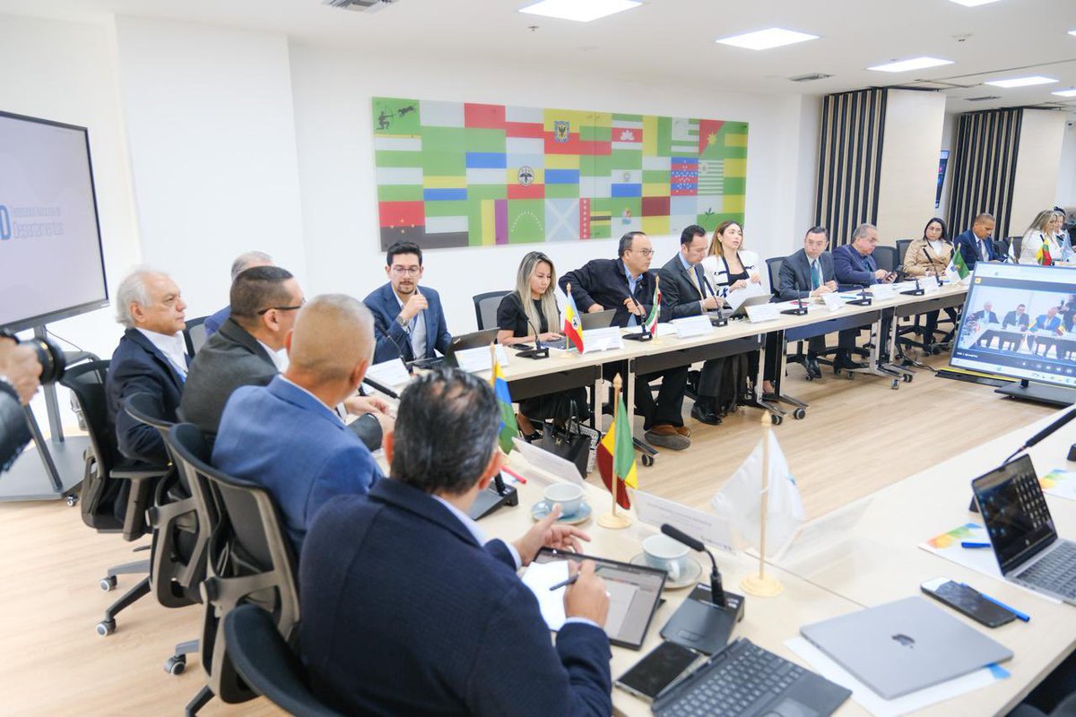 SecSaludBoyaca's tweet photo. Nuestro secretario de salud, Óscar Jiménez, participó  en la primera  mesa de salud 2025 “Construyendo el desarrollo desde las regiones”, organizada por la @FNDCol en la ciudad de Bogotá.

🧵 https://t.co/0iNdSVEile