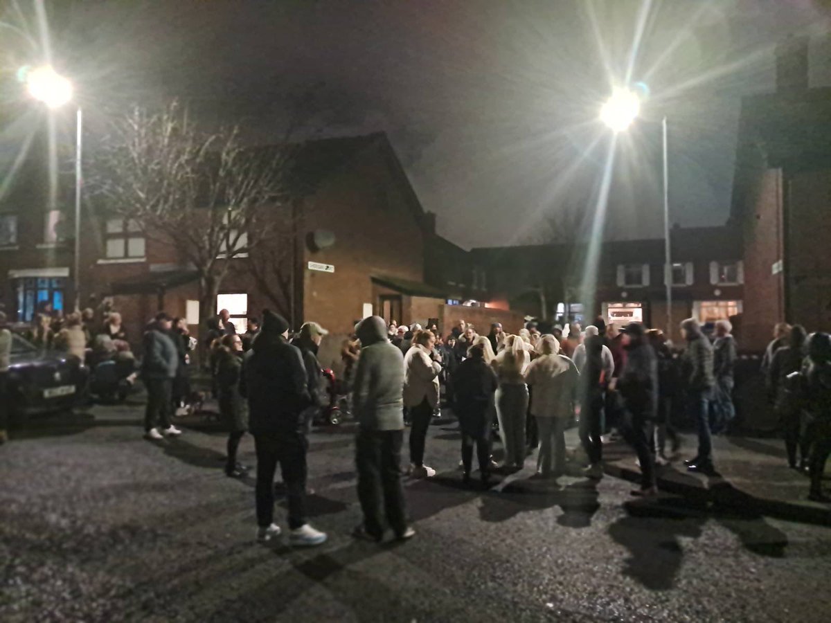 irspireland's tweet image. New Lodge Anti Eviction Protest

This evening, a large crowd gathered in Sheridan Court in the New Lodge area of Belfast to protest against a planned eviction of a young family by the NIHE.

The message was clear - our communities will not allow evictions nor will our communities…