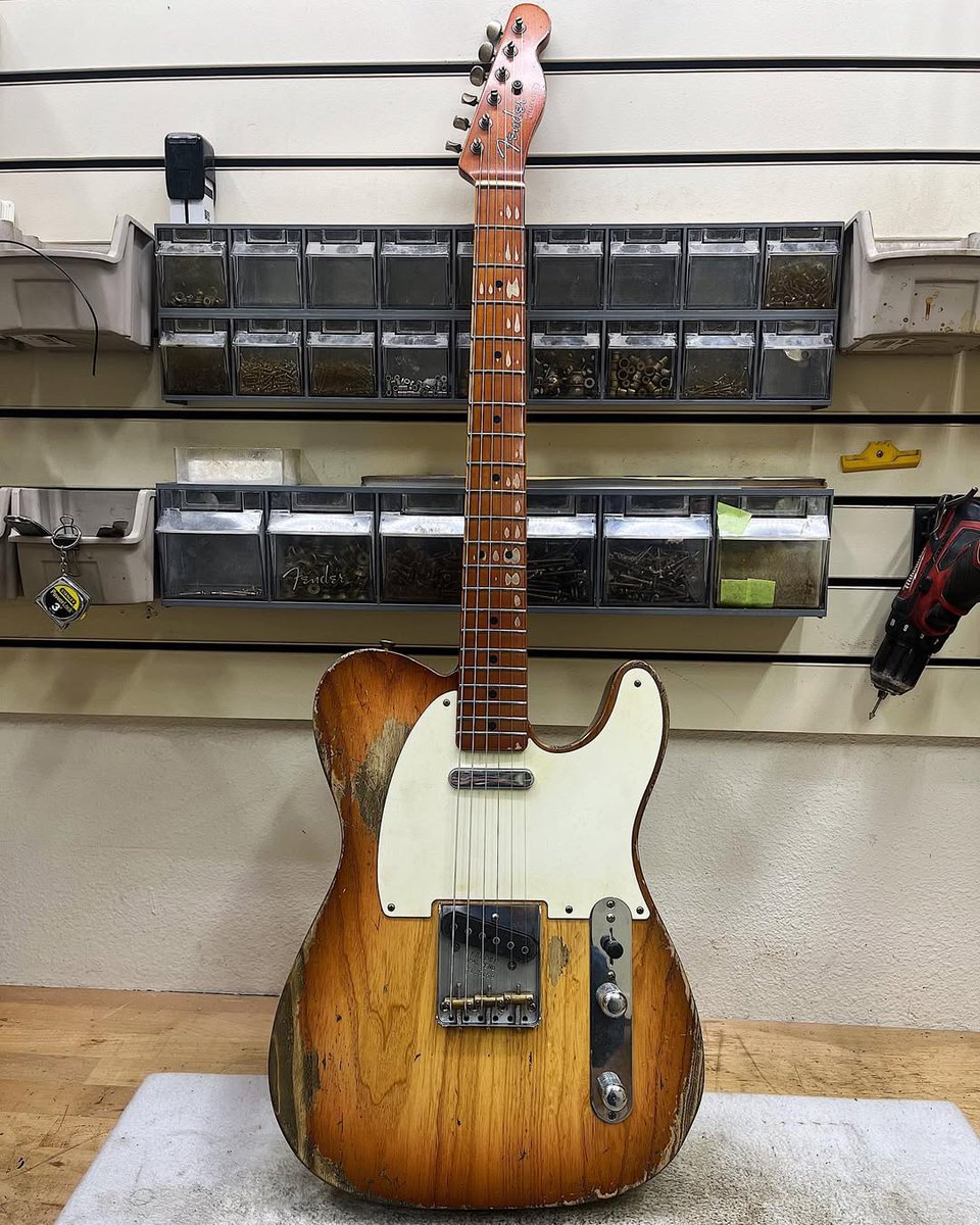 Fender's tweet image. Happy #TeleTuesday! We're loving this 3 Color Sunburst Tele from Levi Perry. ☀️ This beauty is headed to Cream City Music in Milwaukee.
