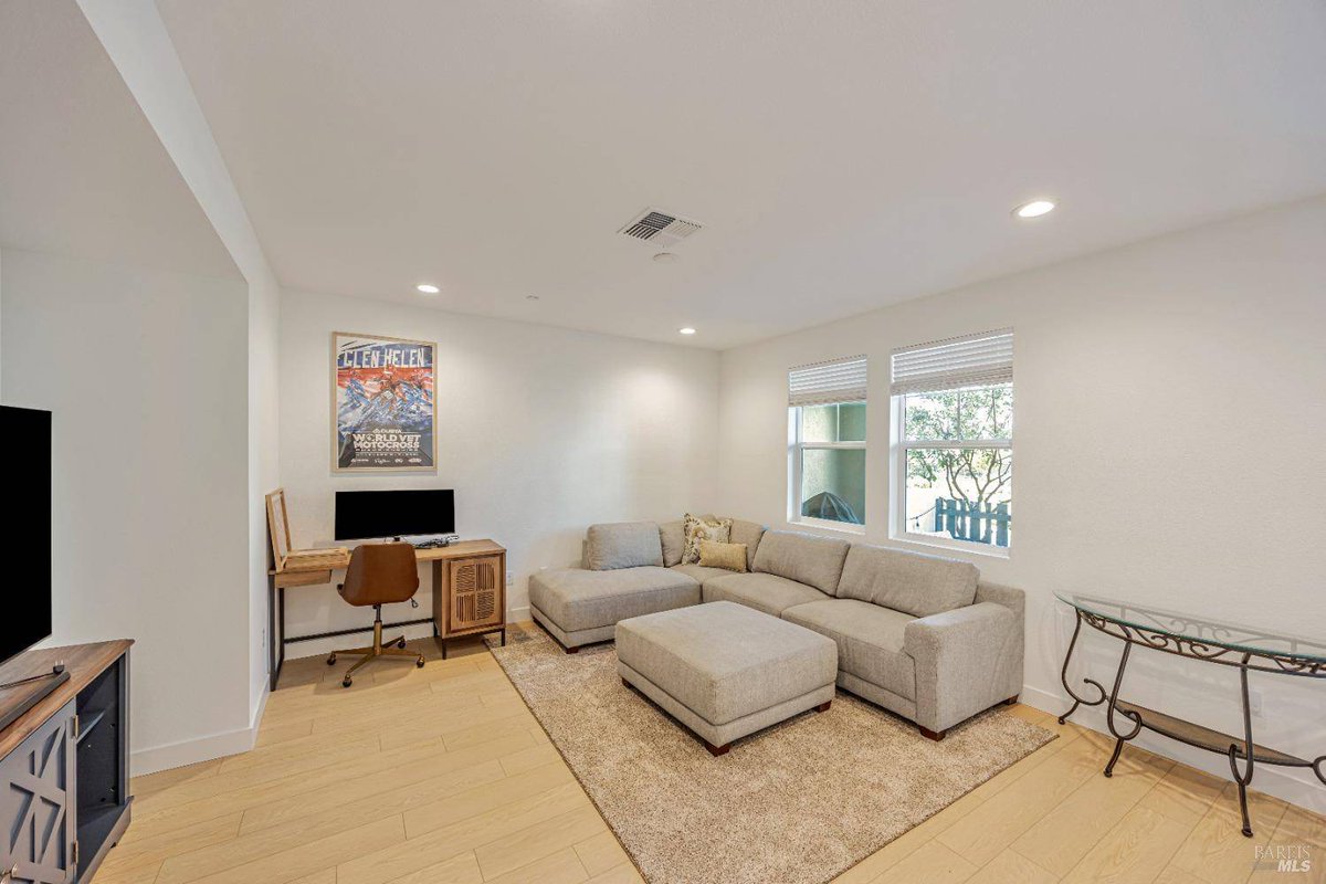 McCallTeam's tweet image. 219 Gambrel CIR, Santa Rosa, CA 95403 just hit the market!
Take a look at this awesome space: trishmccall.lofty.me/d8rb6f8r