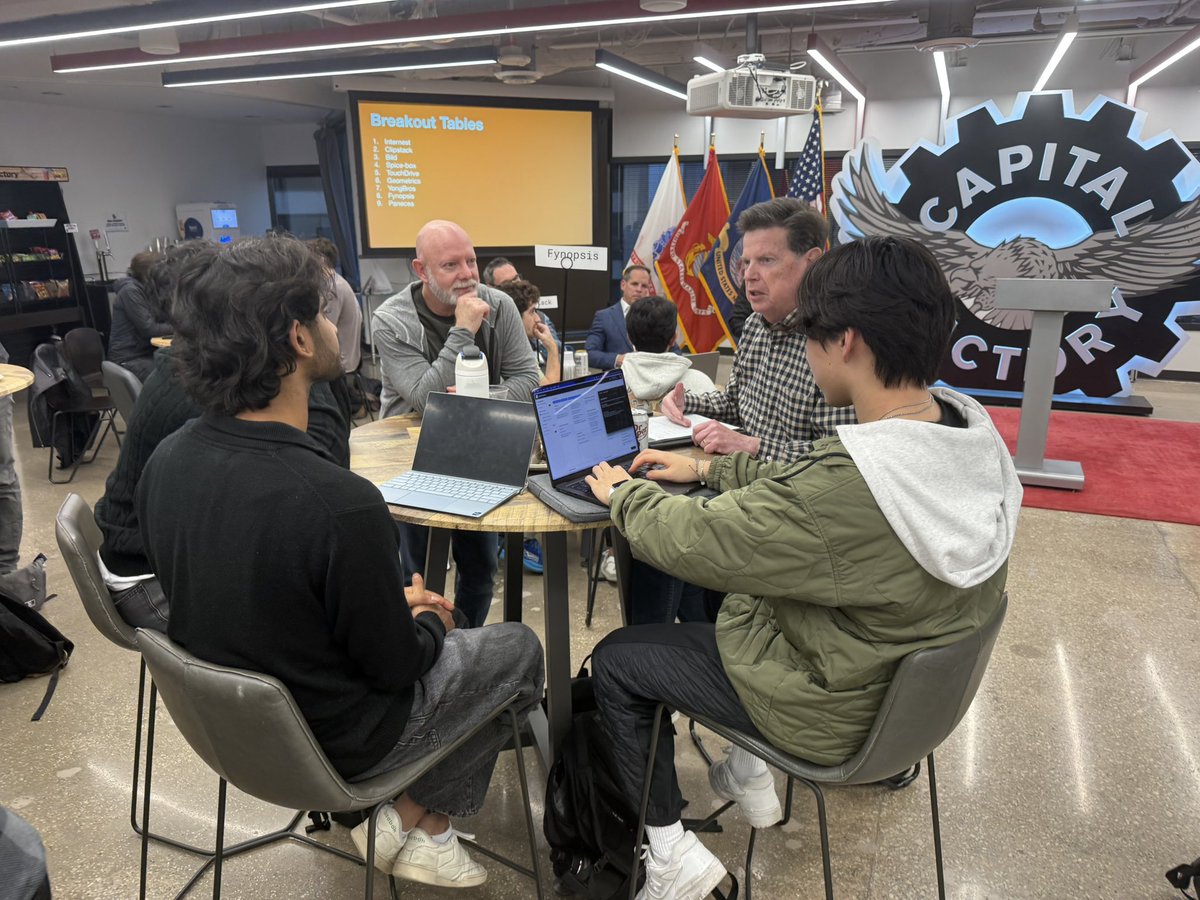 LonghornStartup's tweet photo. Office hours with our amazing mentors! https://t.co/FokEtnH39r