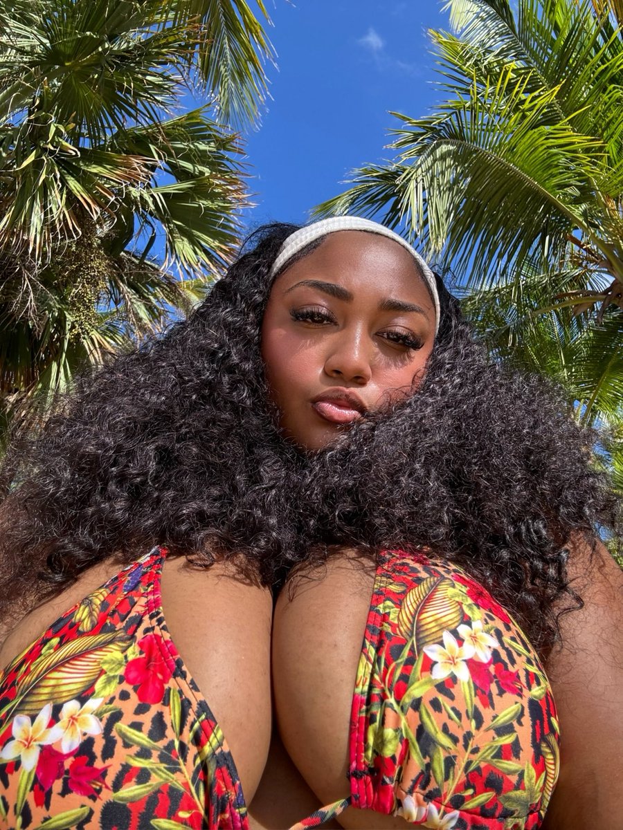 itsarienichole's tweet photo. Change of scenery.🌺🐆🌴🌼 https://t.co/g8g4Z9aP5g
