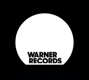 NEWSJISOO's tweet photo. #JISOO has signed a solo deal with Warner Records. https://t.co/Mk0aT0whXu