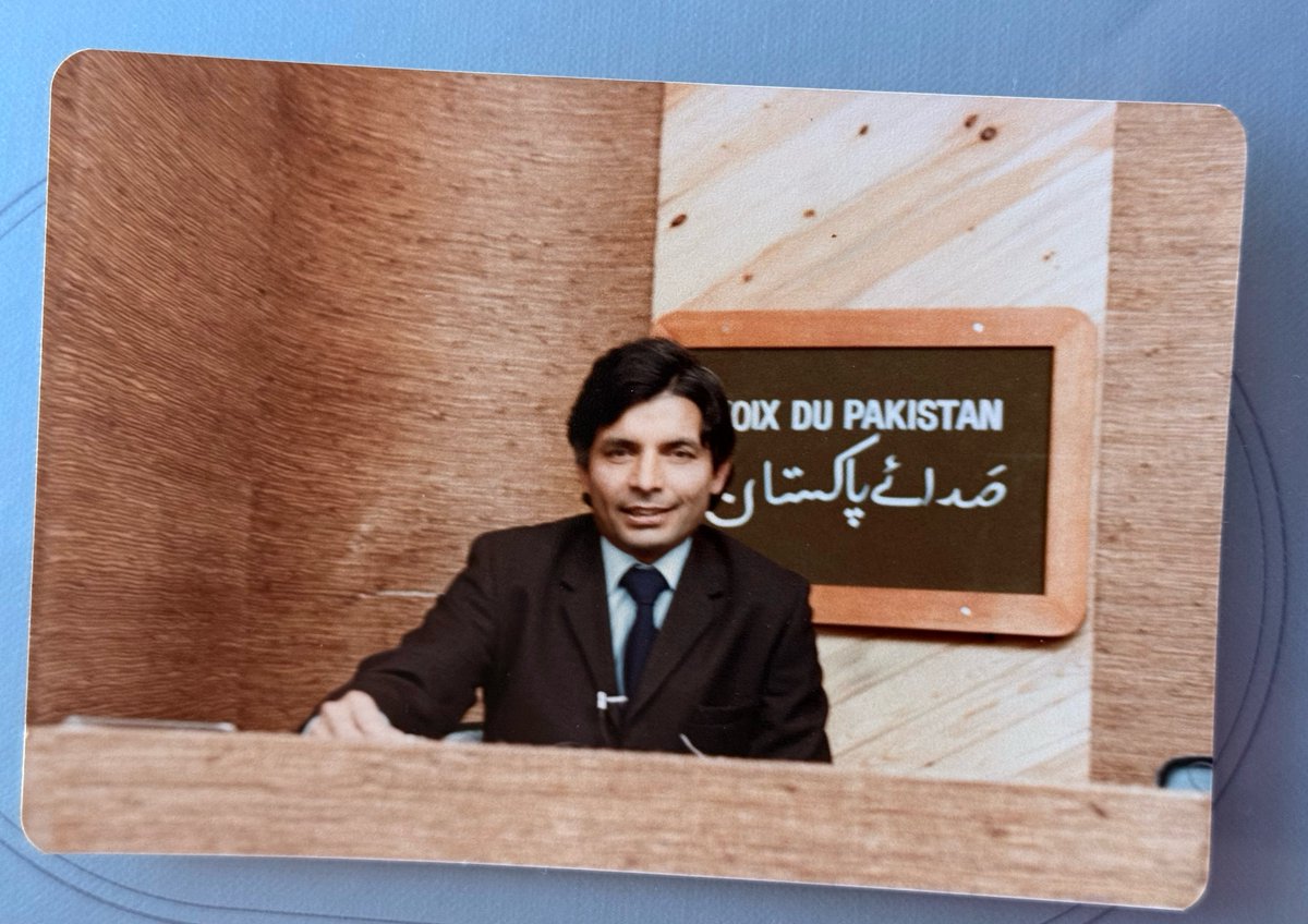 sugaroverflow's tweet image. Sometimes life comes full circle in the most beautiful ways ✨

My father hosted &quot;Voix du Pakistan&quot; on CBC in the 70s, connecting communities through conversation. Now I host @gitlab &apos;s #MondayMerge, connecting developers through code.

Like father, like daughter 💕🥹
