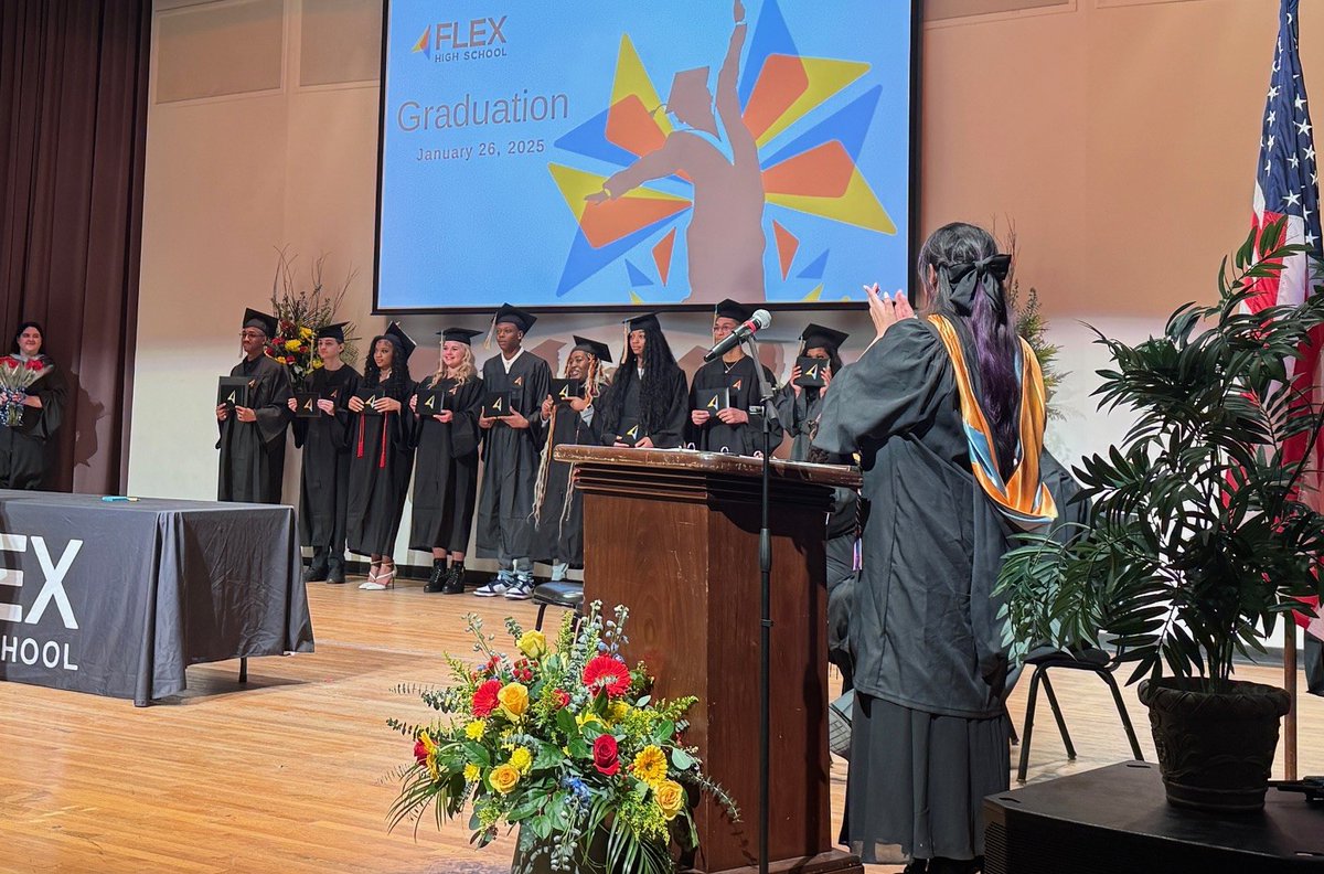 FlexMichigan's tweet photo. Congratulations to our Flint, Michigan graduates! 🎓 #FlexHighSchools #ChangeMyStory #CharterGrad #MAPSA https://t.co/qtkU2Owi1E