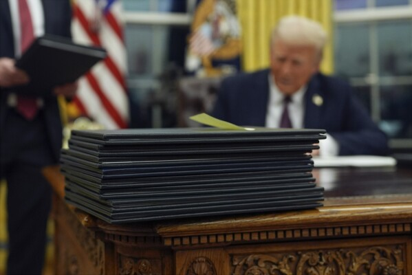 mmillerwtop's tweet image. The Trump administration is reportedly  offering  buyouts to federal employees, with at least seven months pay, if they accept the offer by Feb. 6. Those who resign will get paid with benefits and be exempted from all applicable in-person work requirements until September 30.