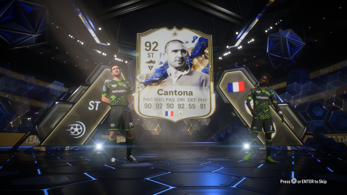 Systmmmm's tweet image. 5 hours in, these are the two TOTYs I've packed from the 82x20 grind today! Also got Charlton from the icon pp with the extra fodder 🤠 @AuzioMF