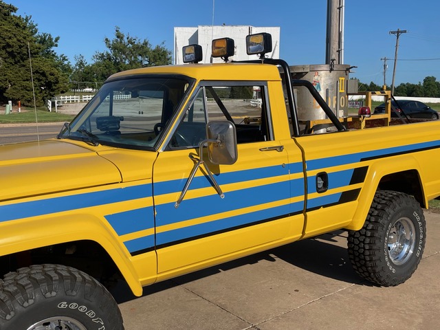 BryceT24's tweet photo. Lots of exciting stuff in the works for @MotoramaShow, including news for fellow Twister fans:

A piece of movie history will be on display, as a yellow Jeep from the 1996 blockbuster Twister will make its international debut at the show.

More info:
https://t.co/8GrVUOwZTZ https://t.co/L5kICP9S92