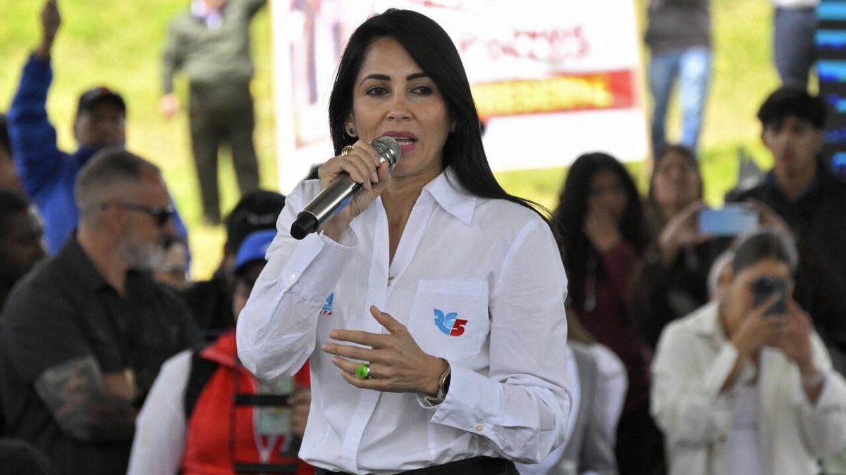 ElDatoEcua's tweet photo. #Urgente ¡Según encuesta de IPSOS, Daniel Noboa ganaría en una sola vuelta con el 50% de votos válidos!

🟣Daniel Noboa 50,0%.
🔵Luisa González 34,8%. 
🟢Andrea González 5,7%.
🔴Leonidas Iza 2,8%.
🟠Jimmy Jairala  2,1%. https://t.co/KuUJdwJssb