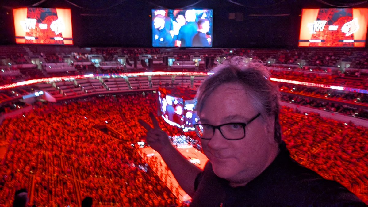profgesser's tweet photo. Back at it for my birthday.

Ls up y'all #GoCards https://t.co/hko1V9AmV1