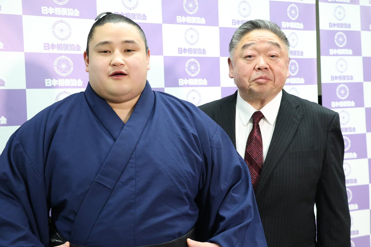 新十両 #若ノ勝 ＞ 新十両に昇進した若ノ勝が、師匠の常盤山親方（元