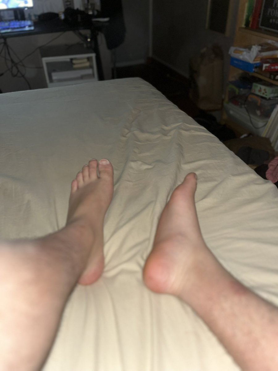 Quel moneyslave prêt à écouter les ordres de son cash master et a être à ces pieds ? #cashmaster #moneyslave #slave #bi #gay #feet #rebeu