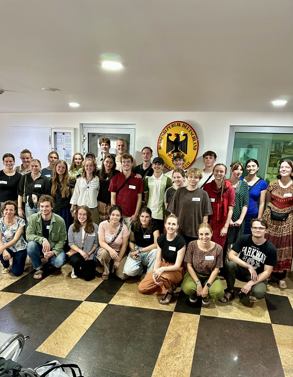 We had the pleasure of welcoming German “Weltwärts” volunteers at the Consulate! 🌏✨

After finishing school, these young people spend a year in India, gaining valuable experiences and contributing to local projects.

#weltwärts #volunteers