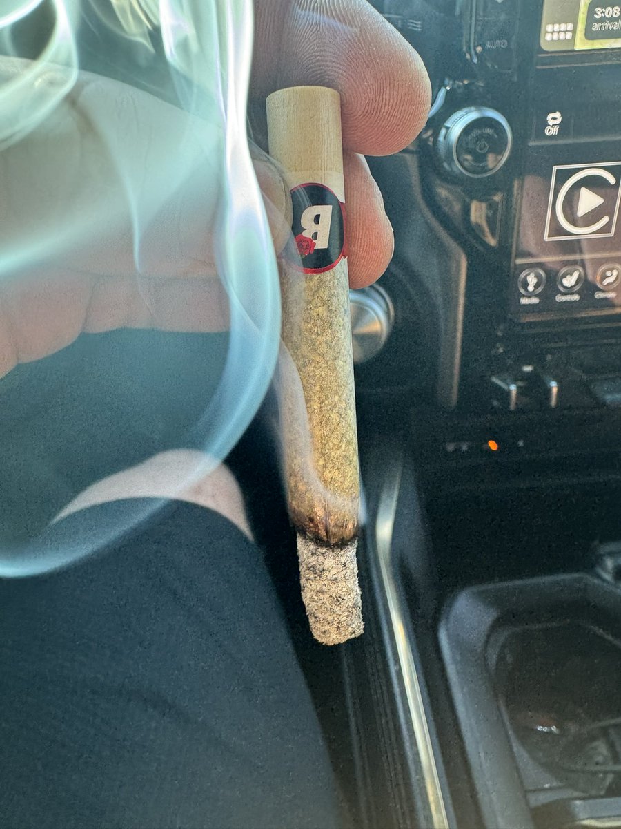 OfficialFSOTD's tweet photo. @OfficialFSOTD 💨💨💨 #AllWhiteAshes https://t.co/Xs8QD1X64Q