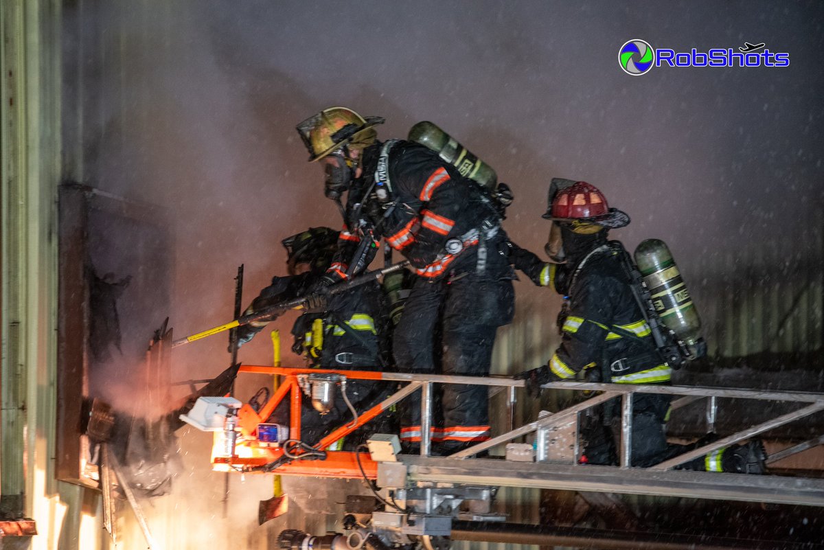 RobShots tweet media