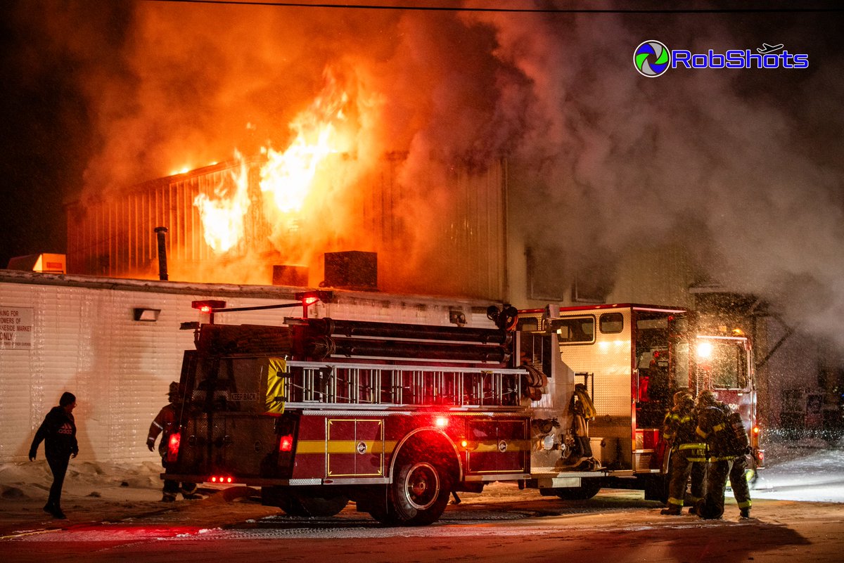 RobShots tweet media