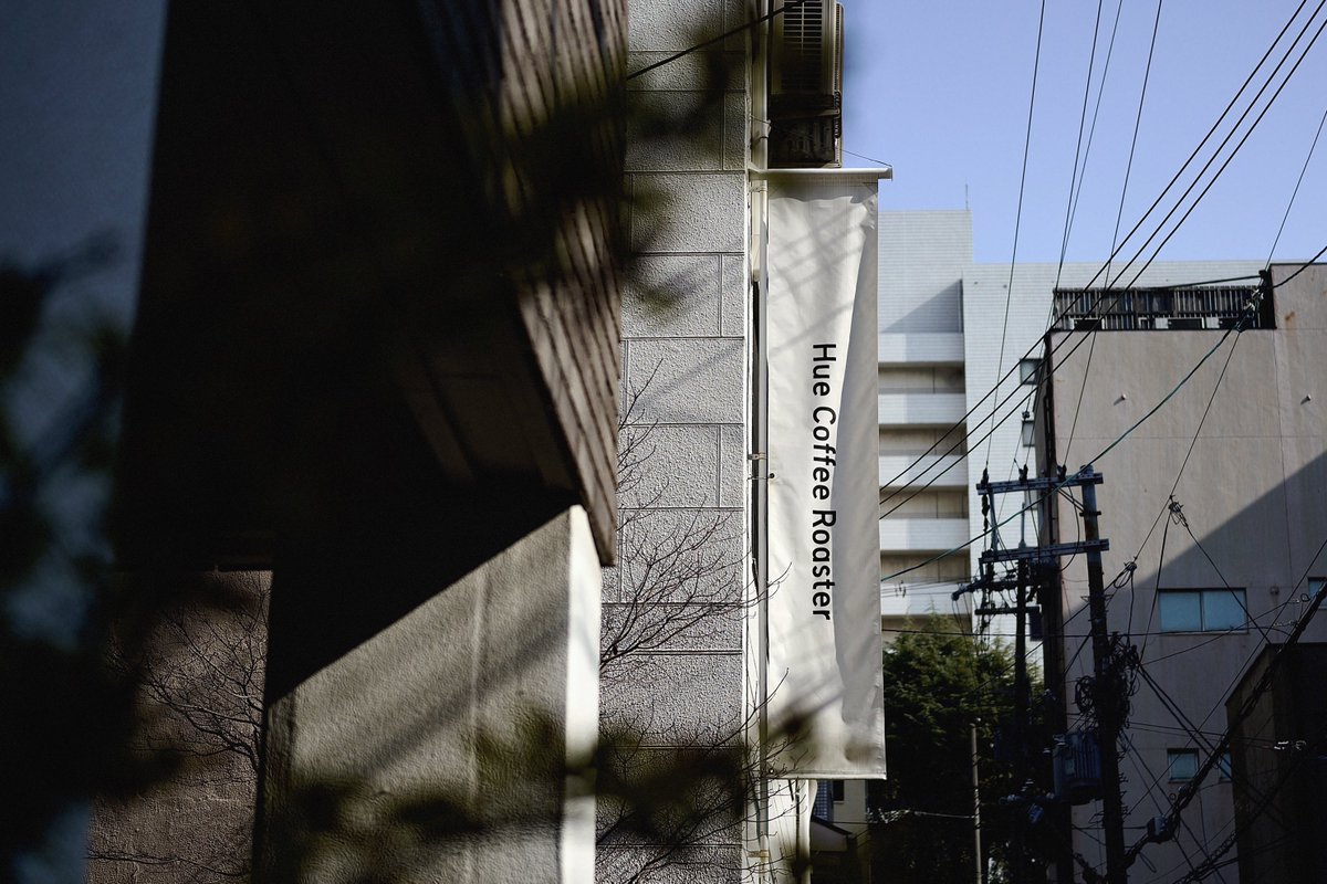 tomonorix0805's tweet photo. 大阪振り返り①
STARRYWORKSさんに行ってきた💨#CASESTUDY2025 前の多忙な時間にも関わらず訪問を快諾いただきカフェ〜オフィス訪問。西村さん、畑さん、ナガサキさんとシャレ乙カフェでランチ。アプリで頼める体験設計にカラーセレクトできるコーヒー。影が落ちたサインが鬼素敵。2人の笑顔is最高。 https://t.co/J2vZAqMdHG