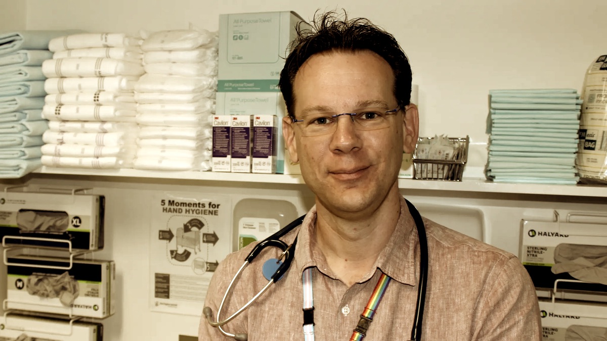 NEW PODCAST: “The 9pm Medical Semiotics of Bow Ties, Long Covid, and Poo with Dr Trent Yarwood” <a href="/trentyarwood/">Trent 💊🆔</a> (1h03m14s) the9pmedict.com/edict/00242/

Look for “The 9pm Edict” in your podcast app.

Like it? Tell your friends and consider throwing in a tip at the9pmedict.com/tip.