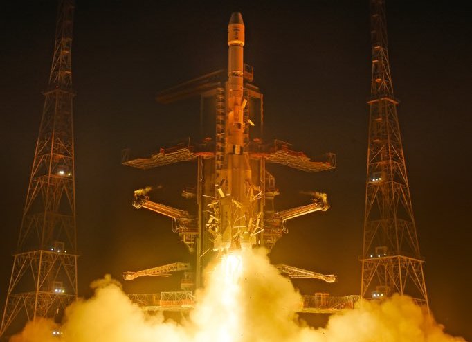 shankar_kmlpr's tweet photo. Congratulations @isro for a century !! 🇮🇳🚀 💯
From carrying a rocket parts on Bullock cart to achieving a milestone, Expecting a more successful missions to be launch and the number should go sky high 📈
#ISRO
#ISRO100thMission #Sriharikota #India https://t.co/H3hZdeGDLF
