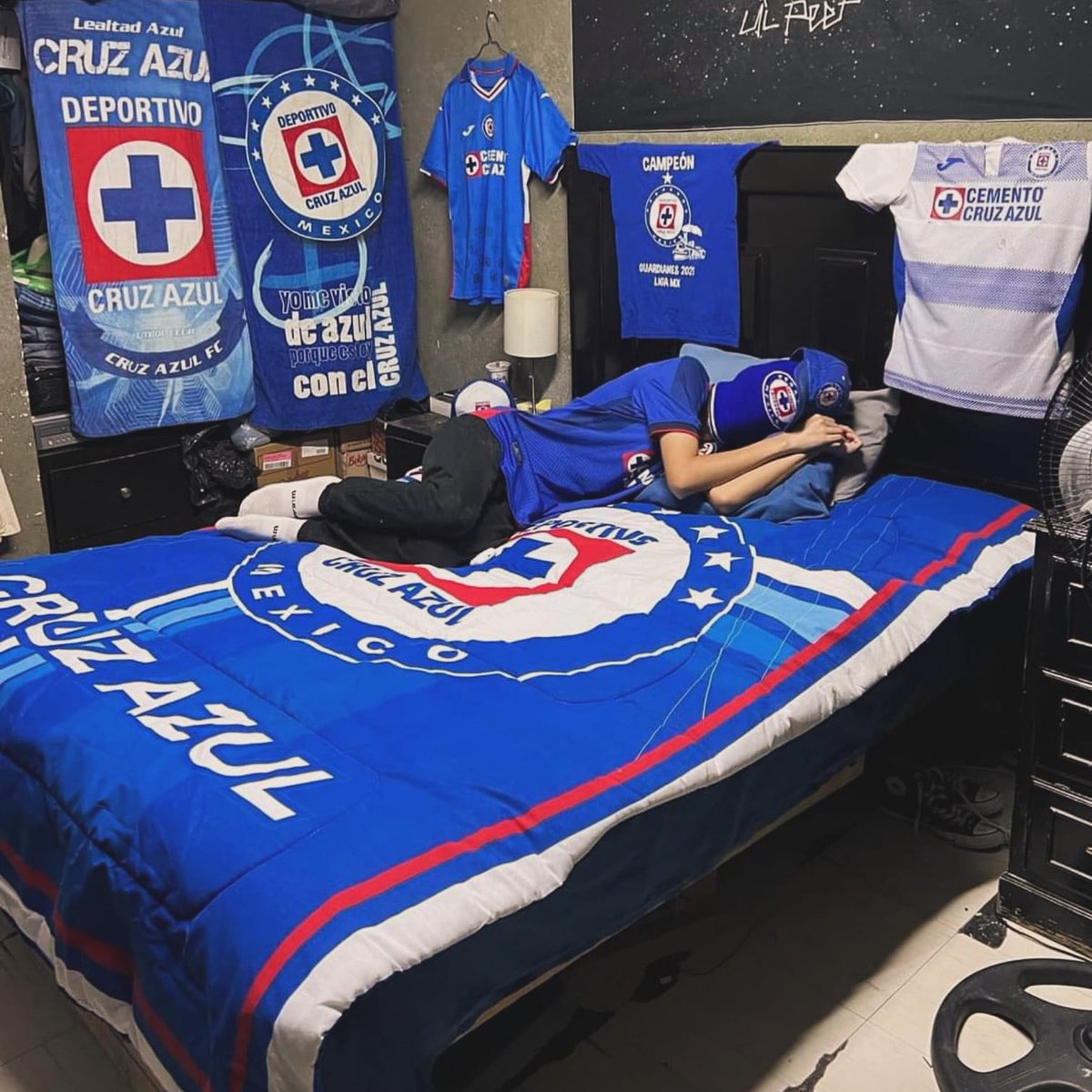 Rhevolver tweet media