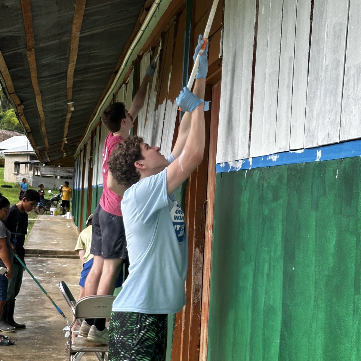 DeSmetJesuitHS's tweet photo. Great work by our #Spartans in #Belize as they work to fix up and paint a school in the villages and have a little fun with the kids - 1st coat is down and looking good #AMDG #Men4Others https://t.co/e6CFNv32sb