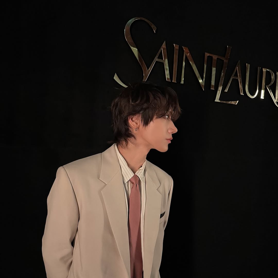 TENsfeed's tweet image. TEN IG POST

"@YSL @/anthonyvaccarello🖤YSL 2025"

+

#TENLEEhitsYSLMW25
#SaintLaurentxTEN