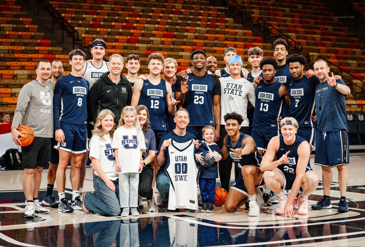 USUBasketball's tweet photo. Today, we practice with purpose. Tomorrow, we fight together.
Honored to have Jake, our inspiration, joining us as part of our @CoachesvsCancer game. Letโs make every moment count. https://t.co/0mhkCCbwu4