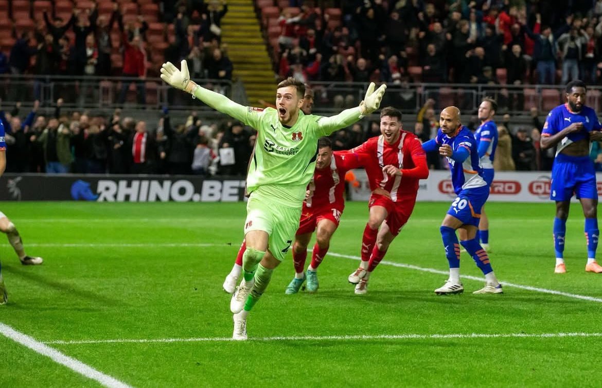 reptracker's tweet photo. 🇮🇪 | When Josh Keeley came into the Leyton Orient side, they were sat on 8 points and third from the bottom.

Now since Keeleys introduction to the team, they’ve gone unbeaten in 14 of the last 17 league games, keeping 12 clean sheets. Keeley has the highest clean sheet percentage in the league. (70.6%)

Leyton Orient have risen all the way up to 6th in the table on 44 points, going unbeaten in their last 13, leading to Josh picking up the PFA Fan’s Player of the Month for December.

And let’s not forget the two FA Cup penalty shootouts where he was the match-winner, along with that unforgettable moment when he scored a 99th-minute equaliser in the first round to send the tie to extra time. A moment the O’s fans will never forget.

The Josh Keeley effect is here for everyone to see!🧤😮‍💨