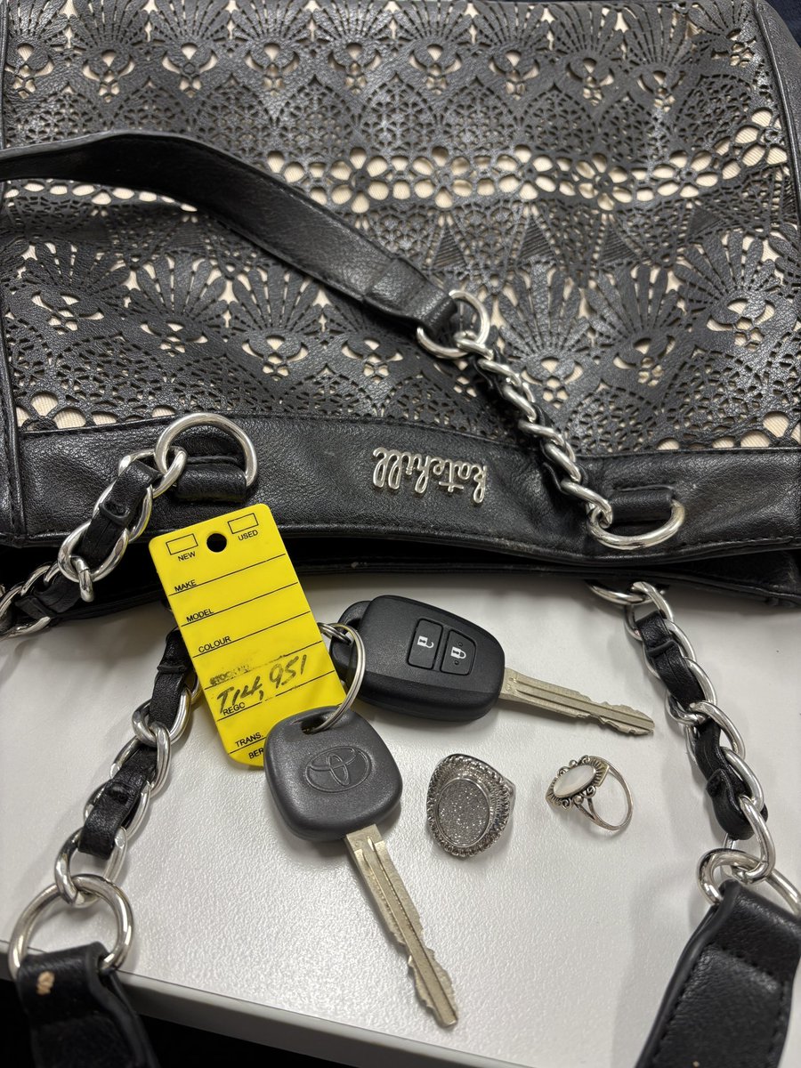 FOUND - ladies’ handbag / vehicle keys. If these are yours, contact:
Beverley.police.station@police.wa.gov.au
Ref : 290125 0855 13922