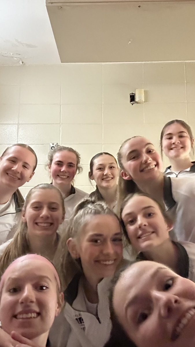 The girls got the win against Trinity and our girl Syd got her 1,000 point. No one gets their success alone and the girls have had her back the whole way. But my god, did Syd the Kid earn this. Heck of a career, but there’s still a little more to do ❤️