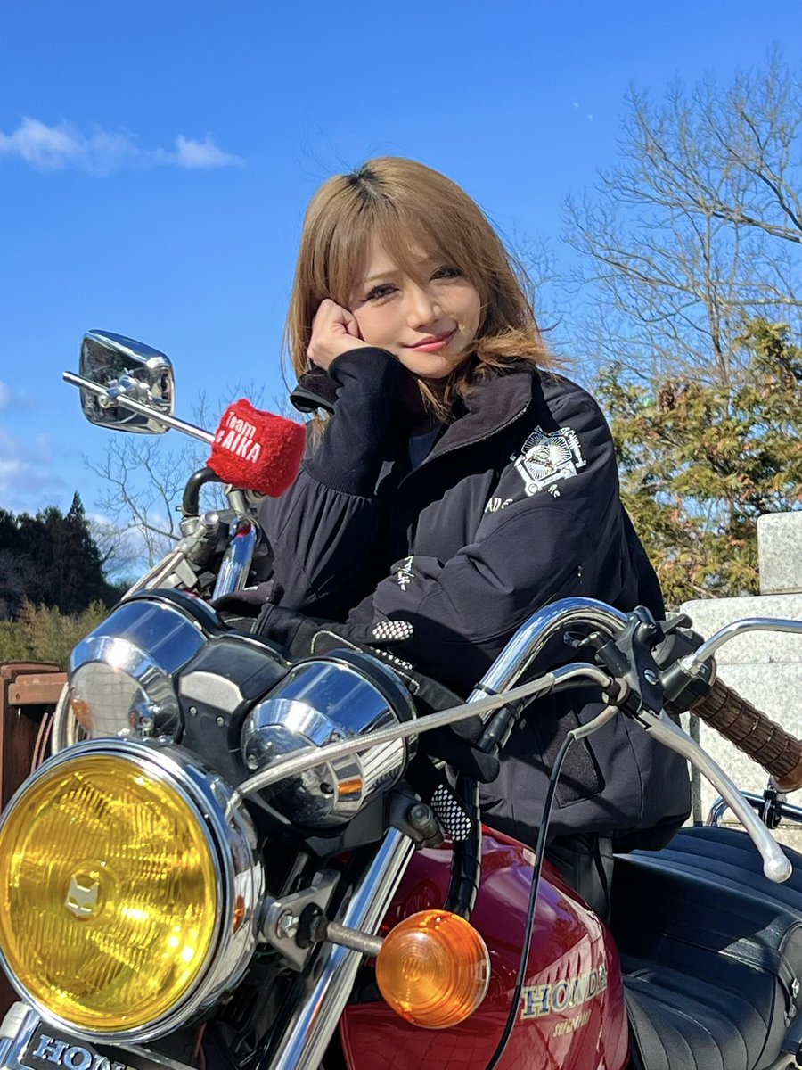 nc_aika's tweet photo. \\ #大阪モーターサイクルショー  //
━━━━━━━━━━━━━━━

私が参加させていただく企業様

@Fast_Attacks 

━━━━━━━━━━━━

【 #FastAttacks 】は
神戸発バイカー向けアパレル

ストリート×バイク
クールなアパレルブランド

━━━━━━━━━━━━

大阪モーターサイクルショー
３日間ご来場くださる皆様を
お出迎えさせていただきます

✅開催日

２０２５年３月２１日（金）〜
２０２５年３月２３日（日）まで

✅開催場所

インテックス大阪 １・２号館 
屋外特設会場
━━━━━━━━━━━━━

〒559-0034
大阪市住之江区南港北1丁目5番102号

✅イベント内容

詳細については
大阪モーターサイクルショーHPにて
ご確認ください

https://t.co/BxxZX7YxOl

━━━━━━━━━━━━━

私は@Fast_Attacks 様ブースにて
アパレルショップのスタッフとして。
そして、イベントガールとして。
参加させていただきます🎀

普段会えない地域の方と
お会いできるチャンス🎉

そして、大阪でも #FastAttacks 様を
更に知っていただく絶好の機会！

多くの方のご来場を心より
お待ちしております♡

是非、たくさんお声がけくださいね♩

#FastAttacks 様とは
昨年の名古屋モーターサイクルショー以来
今回の大阪が２度目となります。

貴重な機会を誠に有難う御座います。

【大阪モーターサイクルショー】
https://t.co/BxxZX7YxOl

━━━━━━━━━━━━━━

☑︎ YouTube 【 #バイク女子ボウラーあいか 】
↳ https://t.co/ik2J7DRNn5

☑︎ BIKE HONDA CB400FOUR
↳ https://t.co/w3IzQbkO2b

☑︎ BOWLING／Twohand bowler
︎↳ https://t.co/gjpUNjjOVn

☑ お仕事のお問い合わせ／ご依頼
☑ 各種SNSはこちらから
↳ https://t.co/k2hvV9Pf4x

☑︎ 撮影／編集　他
↳ https://t.co/4UagnrYVR2
@akiller_bowling