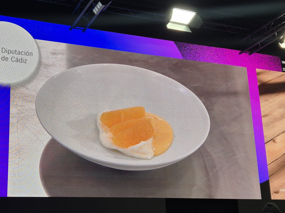 Bonita ponencia en <a href="/madridfusion/">madrid fusion</a> d <a href="/Pedroaguijime/">Pedro Aguilera</a>  <a href="/msaborandaluz/">Mesón Sabor Andaluz</a> en presencia d un agricultor d #ProyectoExtiercol 
siguiendo la estela d su mentor Ricard Camarena,q enaltece la labor d la agricultura sostenible.
Platos minimalistas en los q los vegetales tienen el protagonismo.