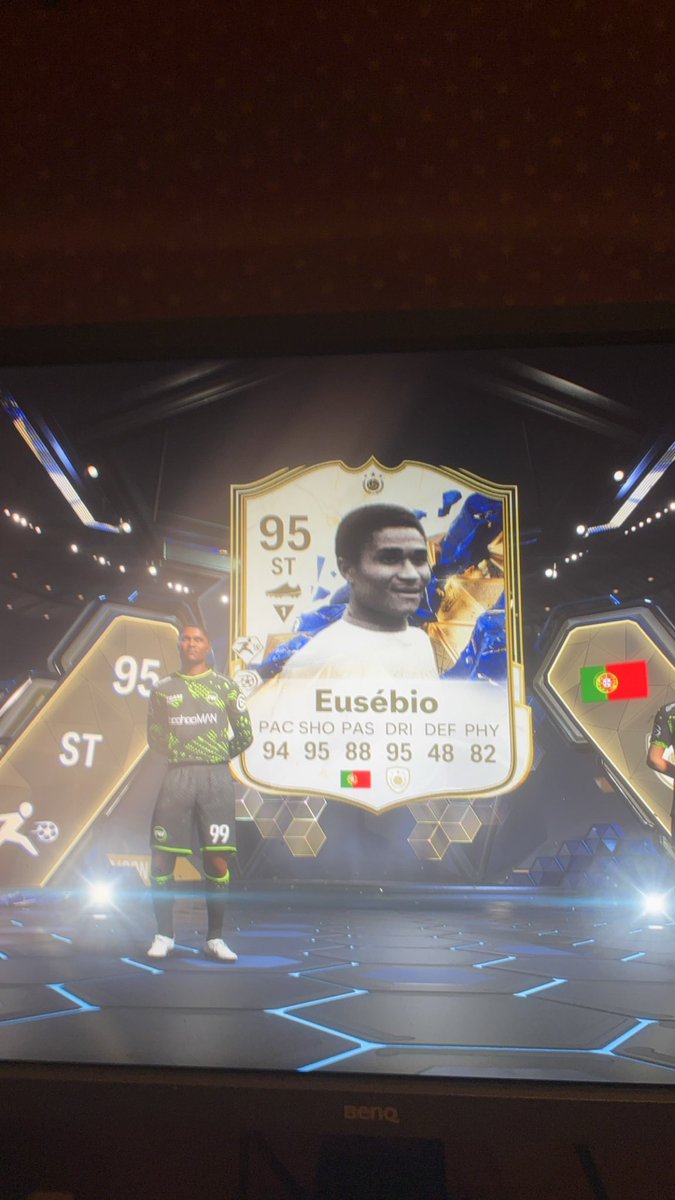 joshbenkamp's tweet photo. @FUTWIZ was getting awful luck and then put the fitwiz kit on and got:
Thank you! https://t.co/d4wTqY5aAu