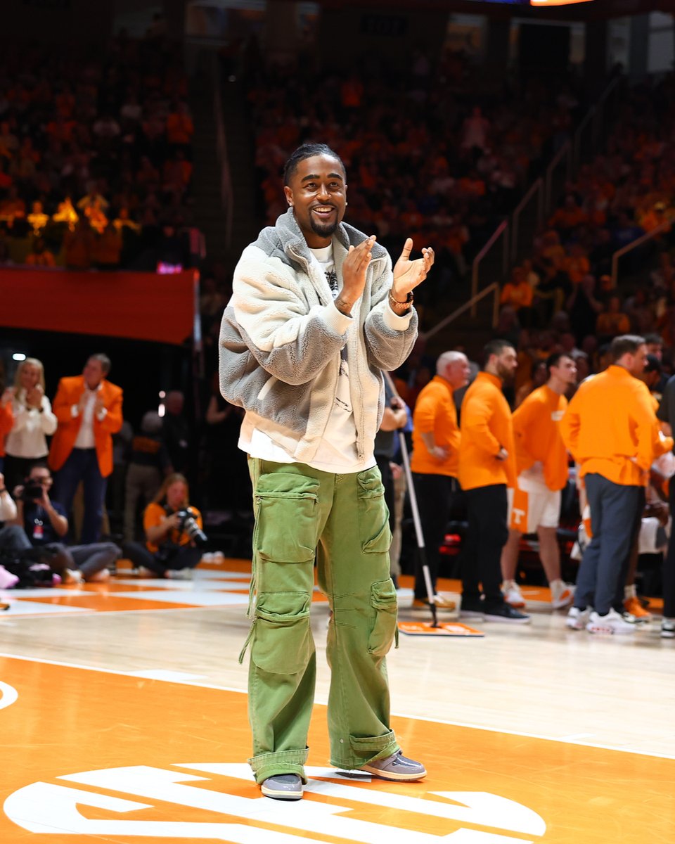 VFL in the building 🧡