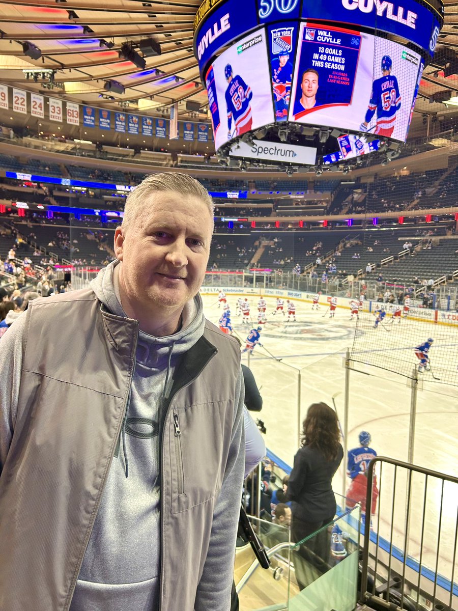 kidclanc's tweet photo. NYR vs hurricanes #nyr #nyrangers #letsgorangers #newyorkrangers
#webleedblue
#msg #hockey #hockeytrip #nhl #worldsmostfamousarena #broadway #broadwayblueshirts
#hockey #hockeylife #hockeyplayer #hockeyjourney #hockeyislife #hockeyfan #newyorkrangershockey #newyorkrangers https://t.co/xUjHtqd4g4