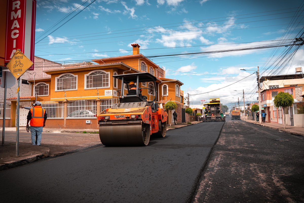 🚧 ¡Buenas noticias para Riobamba! 🚧
Avanzamos con el asfaltado de la calle Buenos Aires, una obra que mejora la conectividad, la movilidad y la calidad de vida de los ciudadanos. Seguimos trabajando para construir una ciudad más moderna y segura para todos.🙌🏻

#RiobambaAvanza
