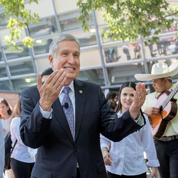 jpmurra's tweet photo. Con profunda tristeza por la partida de David Noel Ramírez, rector emérito del Tecnológico de Monterrey.

Un extraordinario profesor, líder generoso y comprometido, con un gran sentido humano. Su legado ha transformado al Tec, organizaciones de la sociedad civil y a nuestras comunidades. Deja huellas profundas en sus miles de alumnos y colaboradores. 

Profe, gracias por tanto. Un honor y un privilegio coincidir. Tus ideas, valores y ejemplo serán siempre una brújula y una guía. Seguirás presente en nuestros corazones.

Mis oraciones por Maca, sus hijos y nietos, y por todos aquellos cuyas vidas enriqueció.