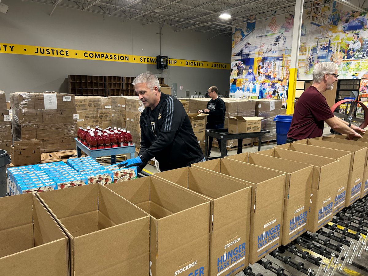 kclitzau's tweet photo. Hunger Task Force Stock Box
#Volunteer #ForTheMKE https://t.co/Kgl2vwdmnw