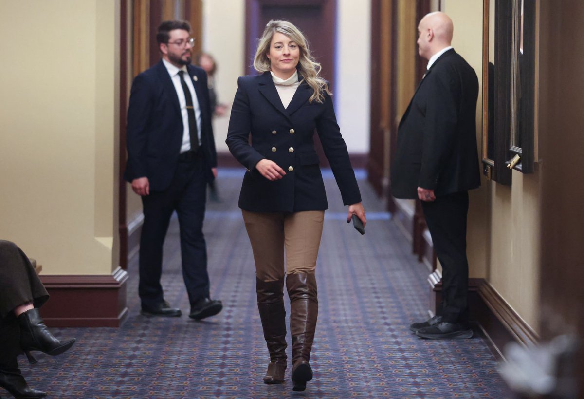 MarkCarney_Ego's tweet photo. Next week, I'm sending Minister of Affairs @MelanieJoly to Washington to talk with Secretary of State Marco Rubio.

After that, she's riding in the Kentucky Derby.

My Government is committed to wearing outfits that humiliate Canada, and that's exactly what we're going to do. https://t.co/UTiTlMBUNQ