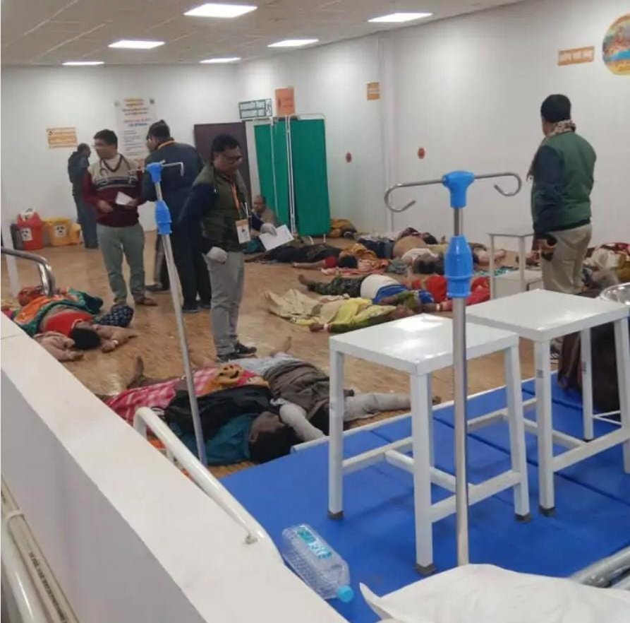 Awadheshprasad_'s tweet photo. प्रयागराज महाकुंभ में संगम तट पर मची भगदड़ से 15 से अधिक श्रद्धालुओं की मौत व 50 से अधिक श्रद्धालुओं के घायल होने की खबर अत्यंत दुःखद व हृदय विदारक हैं।

ईश्वर दिवगंत आत्माओं को अपने श्रीचरणों में स्थान दें व घायलों को शीघ्र स्वास्थ्य लाभ प्रदान करें।

ॐ शांति

#MahakumbhStampede https://t.co/dAS3dIeuCH